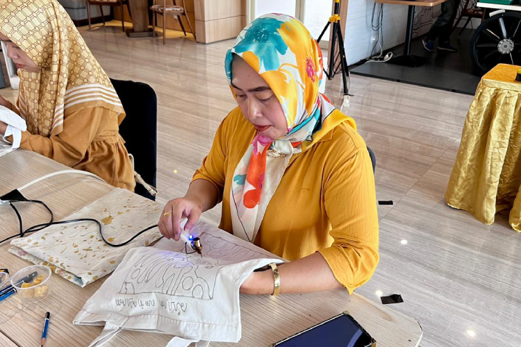 Keseruan 'Ngebatik Bersama Dafam'. (Foto: Dafam for TIMES Indonesia)