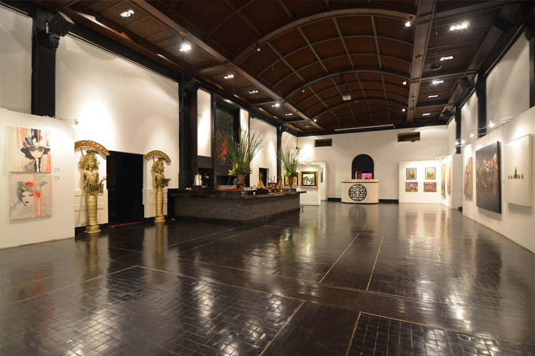 Nyoman-Bratayasa-working-on-his-art-a.jpg