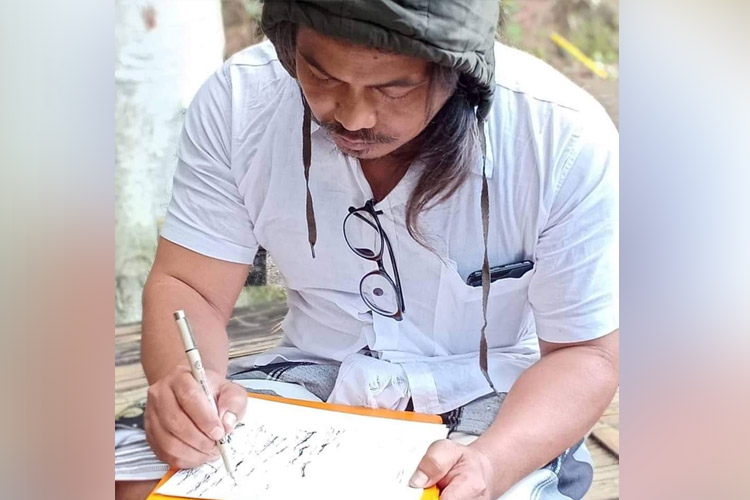 Nyoman Bratayasa working on his art. (Photo: Tugu Kunstring Paleis)