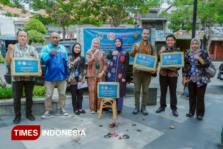 Produk bahari Gresik saat dilepas oleh Ketua Dekranasda bersama Diskoperindag serta Bea Cukai di Galeri UMKM Dekranasda Jl Basuki Rahmad Gresik. (Foto: Akmal/TIMES Indonesia)