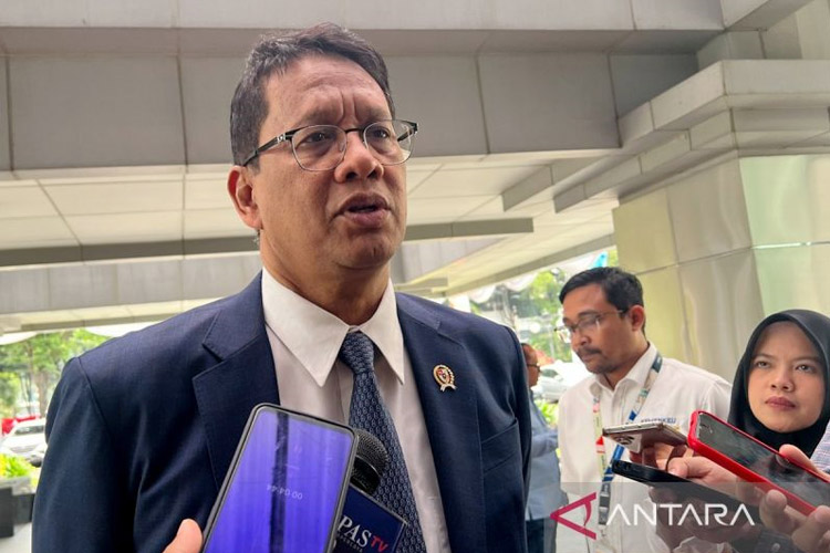 Menteri Keuangan Purbaya Yudhi Sadewa menjawab pertanyaan awak media ditemui di Kantor Kementerian Keuangan di Jakarta, Senin (27/10/2025). (FOTO: Antara/Harianto)