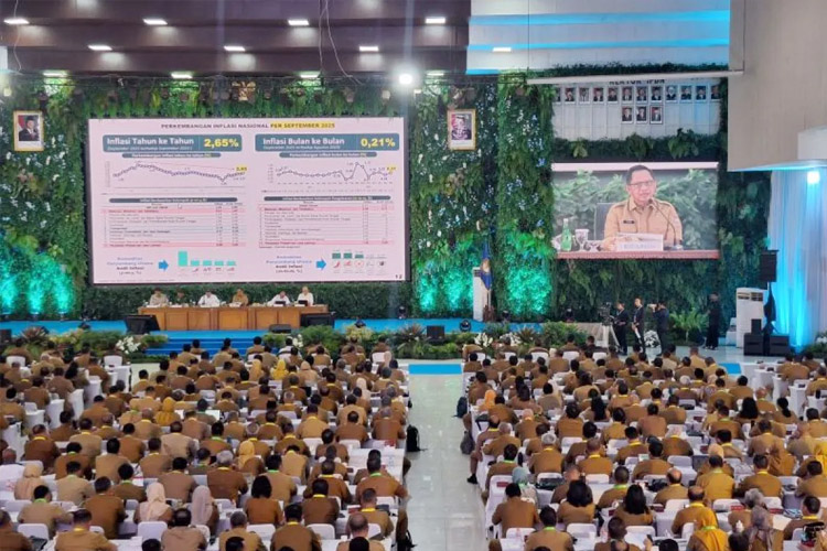 Menteri Dalam Negeri (Mendagri) Tito Karnavian memberikan pengarahan dalam Rapat Koordinasi Sinkronisasi Program Kementerian/Lembaga Non-Kementerian dengan Pemerintah Daerah di Kampus IPDN Jatinangor, Kabupaten Sumedang, Jawa Barat. (ANTARA)