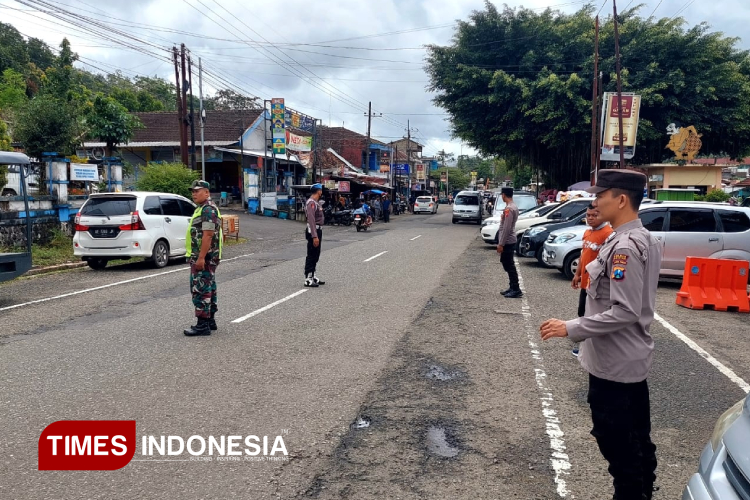 Ruas jalan raya Pacitan-Solo menjadi salah stau titik potensi kerawanan menjelang Natal dan Tahun Baru 2025. (FOTO: Yusuf Arifai/TIMES Indonesia)