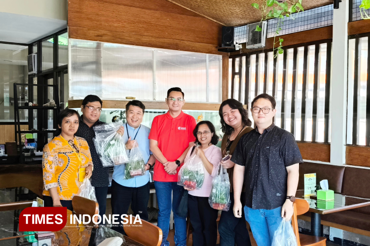 Owner Santigi Garden bersama Dedy Mahendra Y, S.T., M.M., M.Bus founder dari Blackdjack’s Management, Senin (27/10/2025). (Foto: Lely Yuana/TIMES Indonesia)