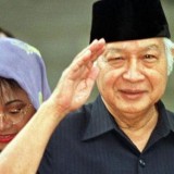 Publik Galang Petisi Tolak Soeharto Jadi Pahlawan Nasional