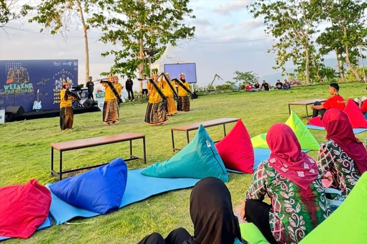 Labuan Bajo Hidupkan Spirit Budaya Lewat Weekend at Parapuar Vol. 11