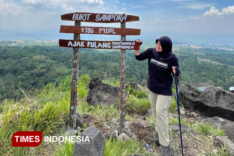 Wisata Hiking Bukit Sampora, destinasi baru Desa Teja, Kecamatan Rajagaluh, Kabupaten Majalengka. (FOTO: Jaja Sumarja/TIMES Indonesia)