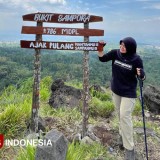Kades Wiwi Widiawati Hadirkan Wisata Hiking Bukit Sampora