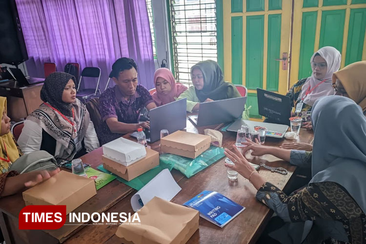 Workshop Perangkat Pembelajaran Deep Learning Pendidikan Kesetaraan yang diselenggarakan DPD ASTINA Jombang di Disdikbud Jombang. (FOTO: Rohmadi/TIMES Indonesia)