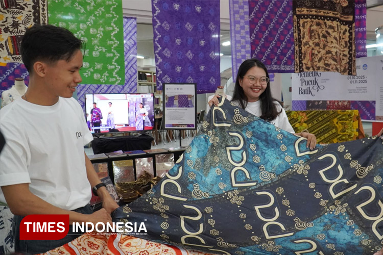 Mahasiswa UK Petra berhasil menciptakan motif batik baru melalui pemanfaatan Artificial Intelligence. (FOTO: Humas UK Petra for TIMES Indonesia)
