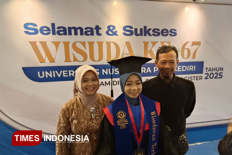 wisuda-UNP-Kediri-2.jpg