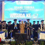 Wisudawan UNP Kediri Harus Berkarakter di Tengah Tantangan Dunia Kerja