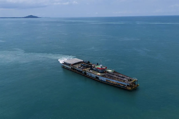 Ilustrasi - Foto udara Kapal Isap Produksi (KIP) saat proses penambangan bijih timah di perairan Laut Cupat Kabupaten Bangka Barat, Kepulauan Bangka Belitung, Sabtu (18/10/2025). (ANTARA FOTO)