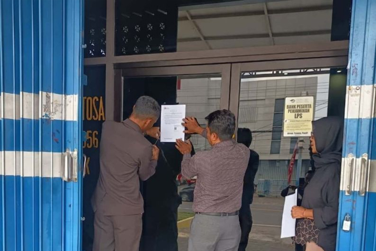 Izin Usaha PT BPR Nagajayaraya Sentrasentosa Nganjuk Dicabut OJK