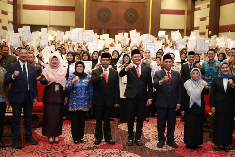 Bupati Sidoarjo Serahkan SK ke 324 PPPK, Ingatkan Profesionalisme dan Inovasi