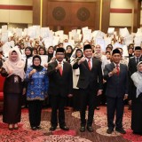 Bupati Subandi Serahkan SK ke 324 PPPK Sidoarjo