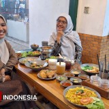 Teh Alit Cicip Kuliner Uncle Sorn's Resto Thailand di Karapitan Bandung