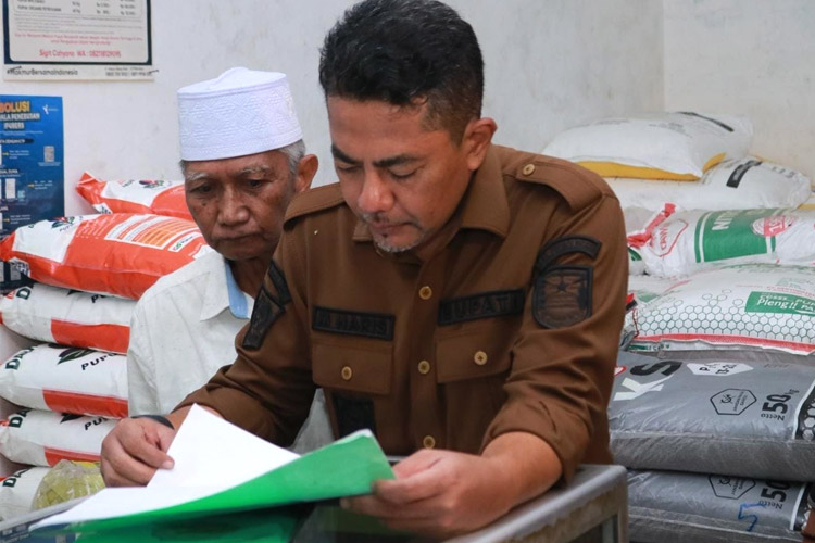 Pupuk Bersubsidi Turun 20 Persen, Gus Haris Minta Petani Probolinggo Turut Awasi Kios