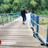 Baru Empat Bulan Dibangun, Jembatan di Krejengan Probolinggo Mulai Rusak dan Rawan Ambruk