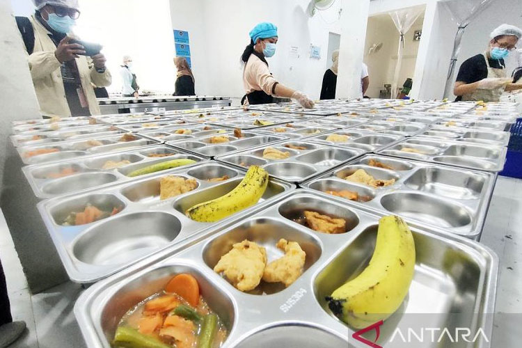 BGN Tegaskan Menu MBG Tak Boleh Pakai Bahan Pabrikan