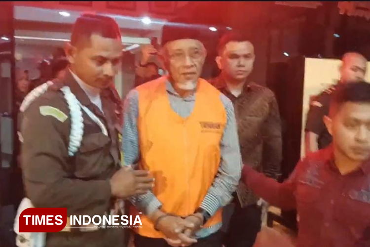 BREAKING NEWS! Kejari Sleman Tahan Mantan Bupati Sleman Sri Purnomo