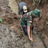 Satgas TMMD 126 Bangun Irigasi dan Tanggul di Lebakharjo Malang