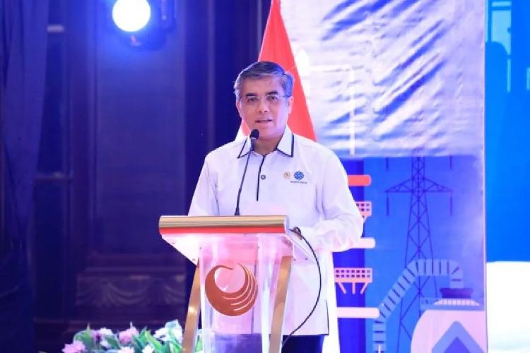 Menteri Ketenagakerjaan (Menaker) Yassierli saat menjadi Keynote Speaker pada Seminar Nasional Forum Komunikasi SP Sekar BUMN Tahun 2025 di Jakarta, Senin (27/10/2025).(Kemnaker) RI.