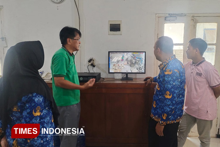 Dinas Tenaga Kerja  Kabupaten Probolinggo, langsung melakukan inspeksi mendadak atau sidak terkait upah karyawan PT Klaseman. (FOTO: Dicko W/TIMES Indonesia)