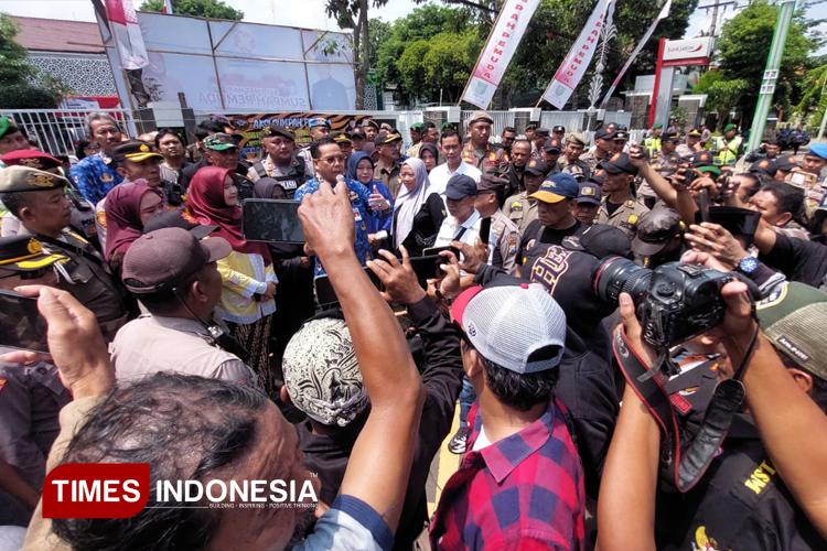 Protes Pemotongan Pohon, PKL dan LSM Demo Pemkot Probolinggo