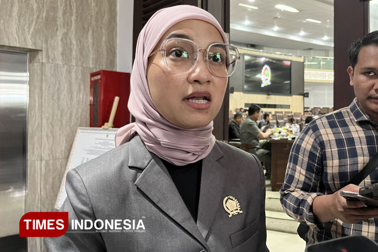 Ketua DPRD Kota Malang,  Amithya Ratnanggani Sirraduhita saat ditemui awak media. (FOTO: Rizky Kurniawan Pratama/TIMES Indonesia)
