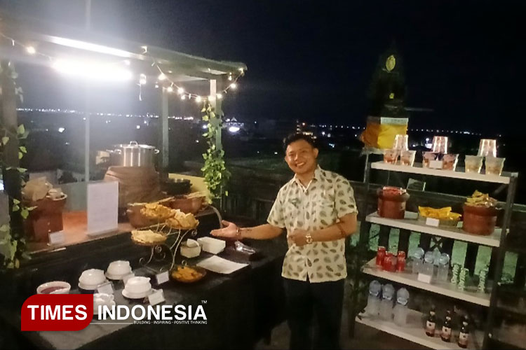 Nikmati Sunset Premium dan Kuliner Lezat Angkringan ala Liberta Hotel Jimbaran Bali