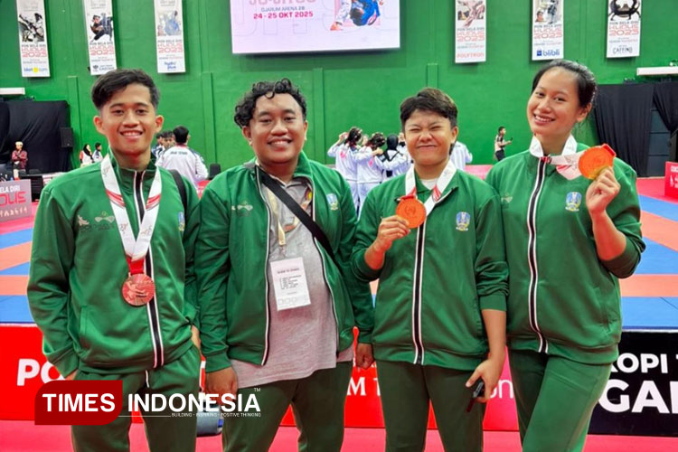Atlet -atlet Jujitsu Ponorogo Sumbangkan Medali untuk kontingen Jawa Timur di PON Beladiri 2025. (FOTO: Wahyu/TIMES Indonesia)