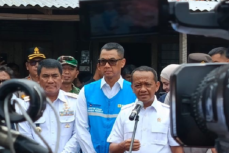 Menteri Energi dan Sumber Daya Mineral (ESDM) Bahlil Lahadalia ditemui di Minahasa, Sulawesi Utara, Rabu (29/10/2025). (FOTO: ANTARA/Muzdaffar Fauzan)