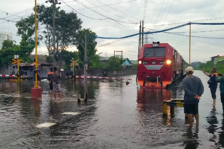 Gara-Gara Banjir di Semarang, Rute KA Daop 7 Madiun Diputar, Ini Kompensasi untuk Penumpang