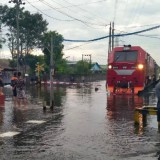 Banjir Lumpuhkan Jalur KA Alastua-Semarang, KAI Terapkan Operasi Kereta Memutar