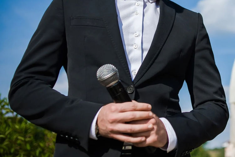 Bagaimana MC Profesional Membuat Acara Perusahaan Terlihat Lebih Berkelas