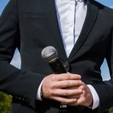 Bagaimana MC Profesional Membuat Acara Perusahaan Terlihat Lebih Berkelas