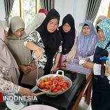 Pelatihan Membuat Kurma Tomat, Solusi saat Panen Melimpah dan Harga Murah