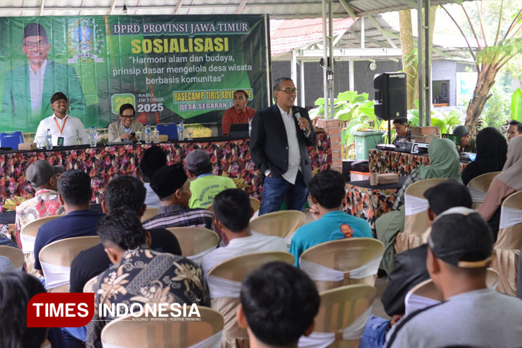 Mahdi, anggota DPRD Komisi C Provinsi Jatim saat mensosialisasikan Seven Lakes Festival di Basecamp Tiris Adventure, Segaran, Rabu (29/10/2025). (FOTO: Adhitya Hendra/TIMES Indonesia).