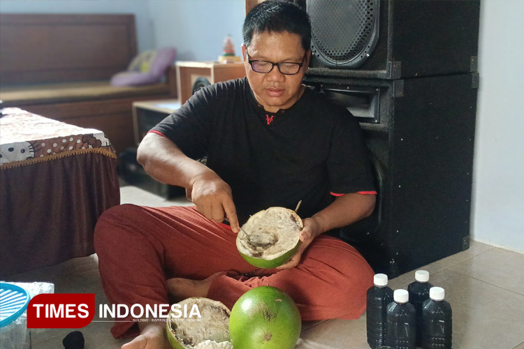 Warga Bondowoso Sulap Buah Maja Jadi ‘Wine’ Berkhasiat