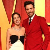 Chris Evans dan  Alba Baptista Nikmati Peran Baru Sebagai Orang Tua