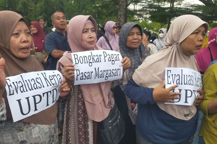 Pasar Megah tapi Kumuh, Pedagang Skak Mat Kepala UPTD Pasar Margasari Tegal
