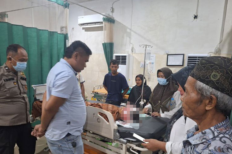 Sutini menjalani perawatan intensif di rumah sakit akibat luka parah setelah di serang beruang, Rabu (29/10/2025). S (Foto:Antara/Agus Suprayitno)