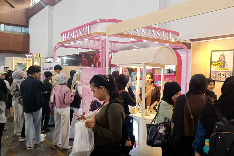 Antusias pengunjung event Beautyphoria Fest 2025 di Gedung Graha Tirta Malang, Kamis (30/10/2025). (foto: Vicky Afrizal Bima Widion/TIMES Indonesia)