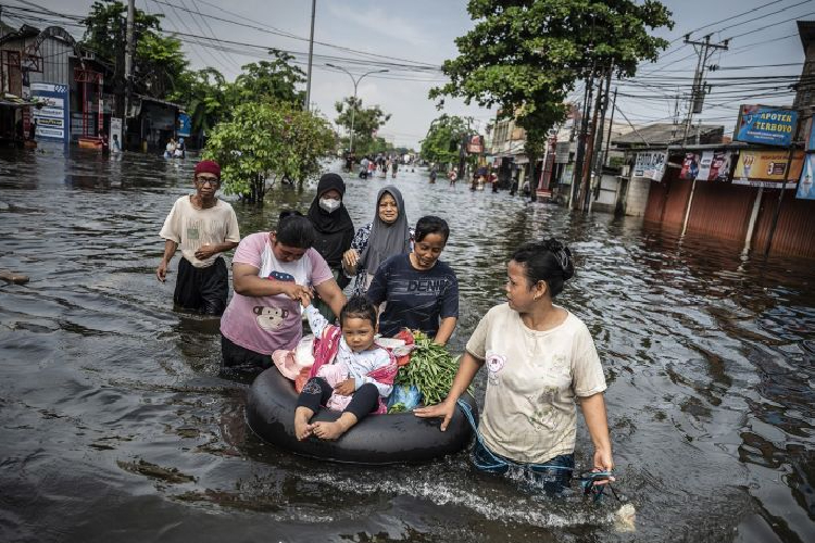 BNPB Lakukan Tambah Armada Udara untuk Kendalikan Hujan di Semarang