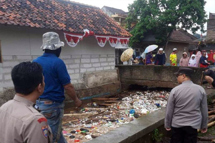 Banjir Bandang Terjang Ratusan Rumah di Desa Sukalaksana Garut