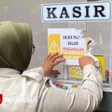 Taat Pajak, Bapenda Banyuwangi Lepas Stiker Pengawasan Rumah Makan Rehana