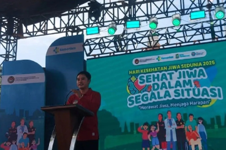Wakil Menteri Kesehatan Dante Saksono Harbuwono memberikan sambutan di acara Hari Kesehatan Jiwa Sedunia di Puspemkot Tangerang, Kamis (30/10/2025). (FOTO: ANTARA/Irfan)