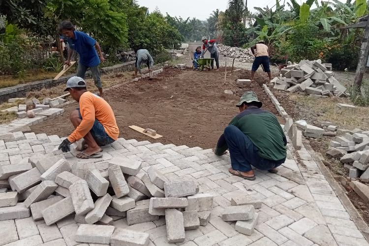 Jalan 56 Ringinagung Pesanggaran Banyuwangi Kembali Dapat Program Pavingisasi PT BSI
