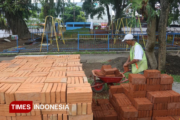 Progres-pengerjaan-revitalisasi-Alun-alun-Merdeka-Malang-C.jpg